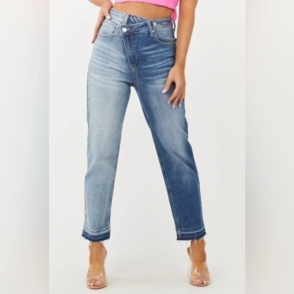 Risen Crossover Two Toned jeans size 27 ankle straight
